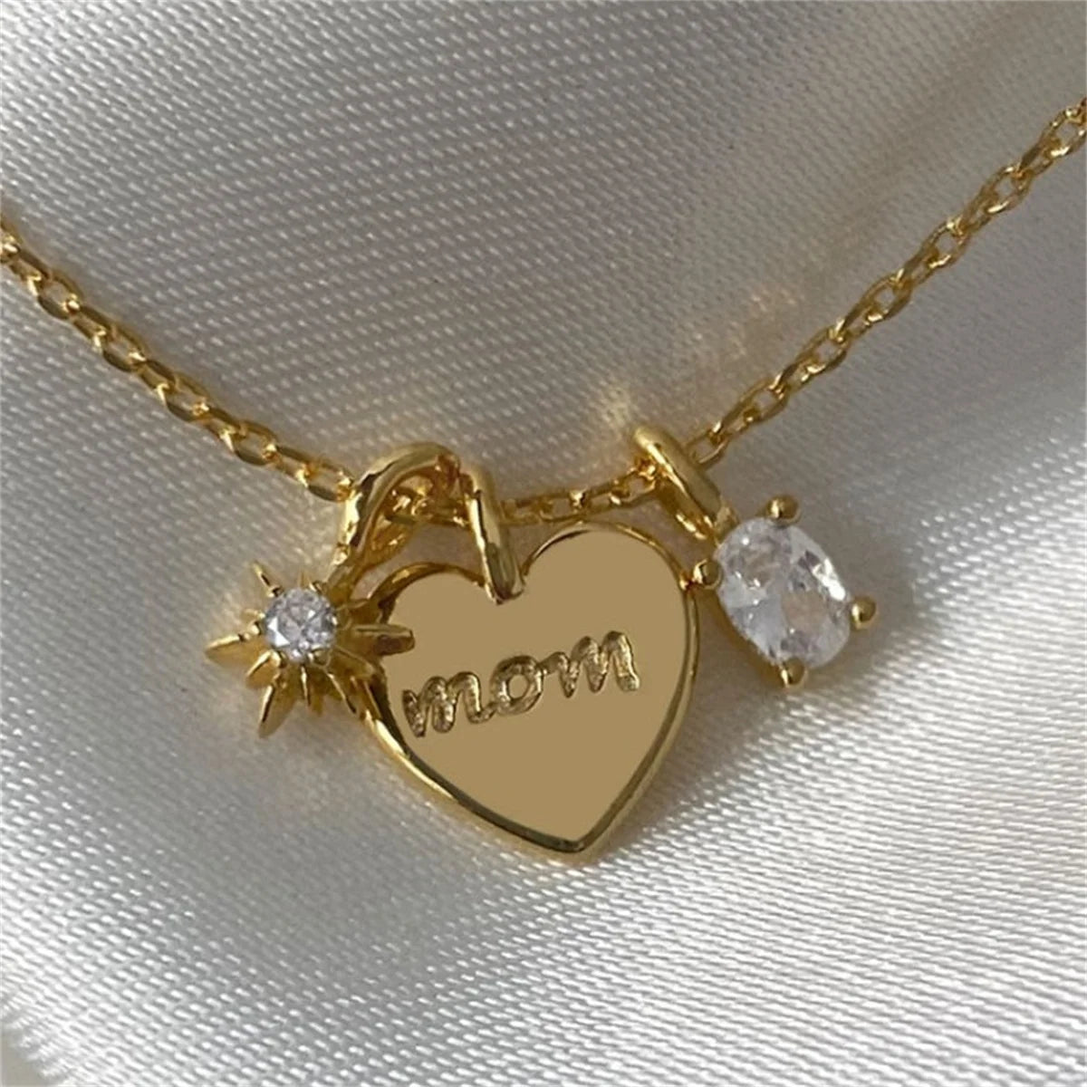"JEWELRY" Necklace - Letter Mom - Zircon - Love Pendant - Choker Chain - Mother's Day Necklace Ins Wind Letter Mom Zircon Mama Necklace Love Pendant 18K Gold Plated Necklace Chain