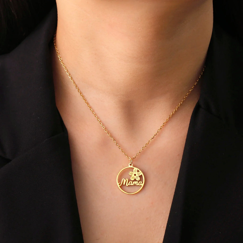 "BIJOUX" Collier pendentif Skyrim « Mama » pour femme, en acier inoxydable, ras de cou tendance