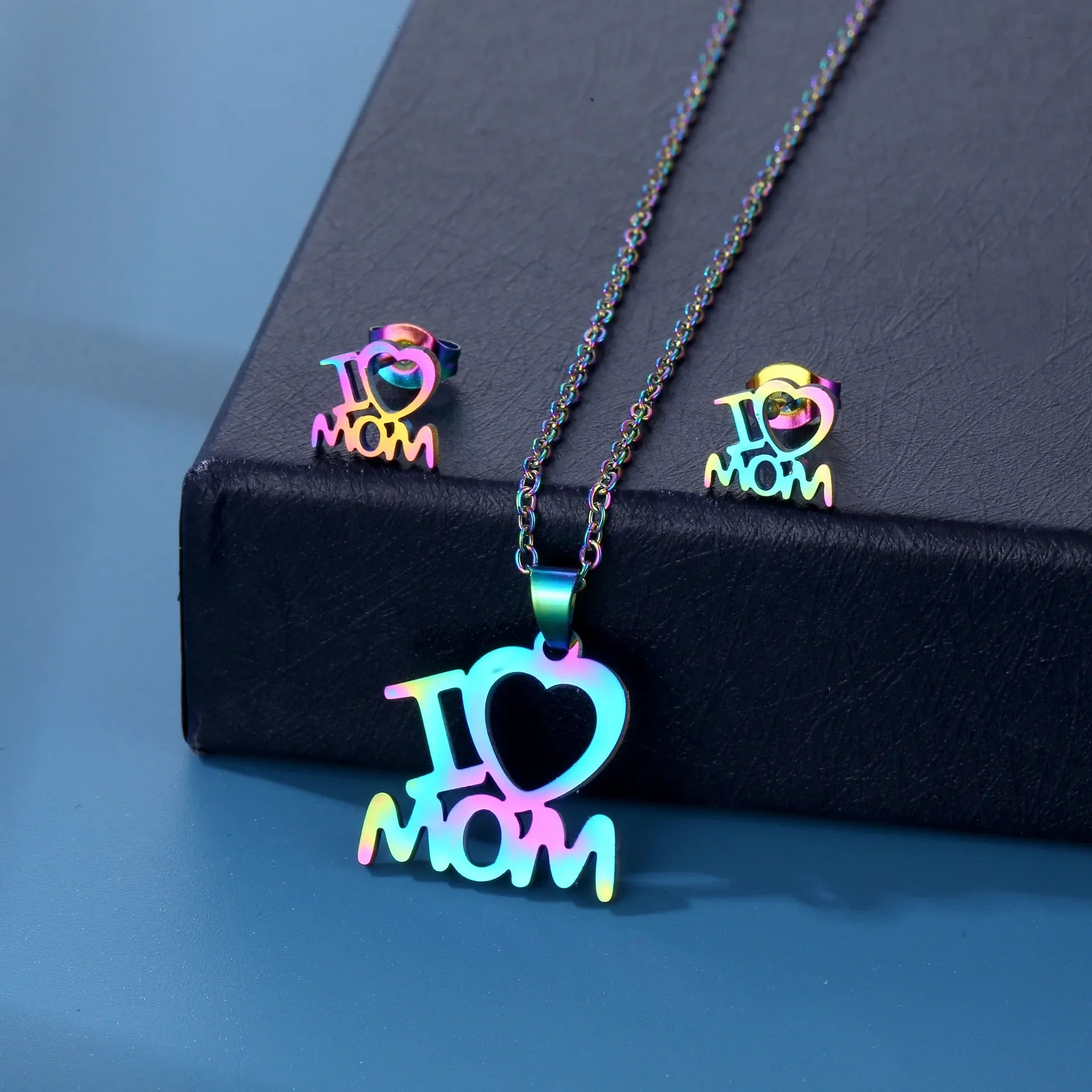 "JEWELRY" "Mom" pendant necklace for Mother's Day, with a name pendant. Mother's Day Mama Letter Pendant Necklace For Women Mom Nameplate Clavicle Chain Choker Stainless Steel Jewelry Minimal Gift