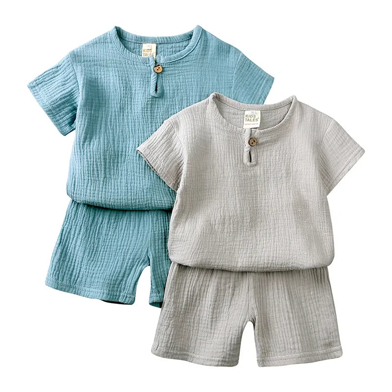 "VETEMENTS" Ensemble pour petits garçons et filles : T-shirt et short unis en coton et lin