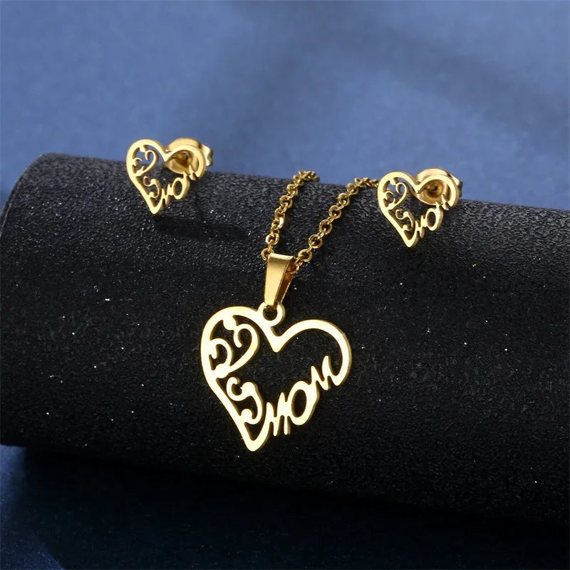 "JEWELRY" "Mom" pendant necklace for Mother's Day, with a name pendant. Mother's Day Mama Letter Pendant Necklace For Women Mom Nameplate Clavicle Chain Choker Stainless Steel Jewelry Minimal Gift