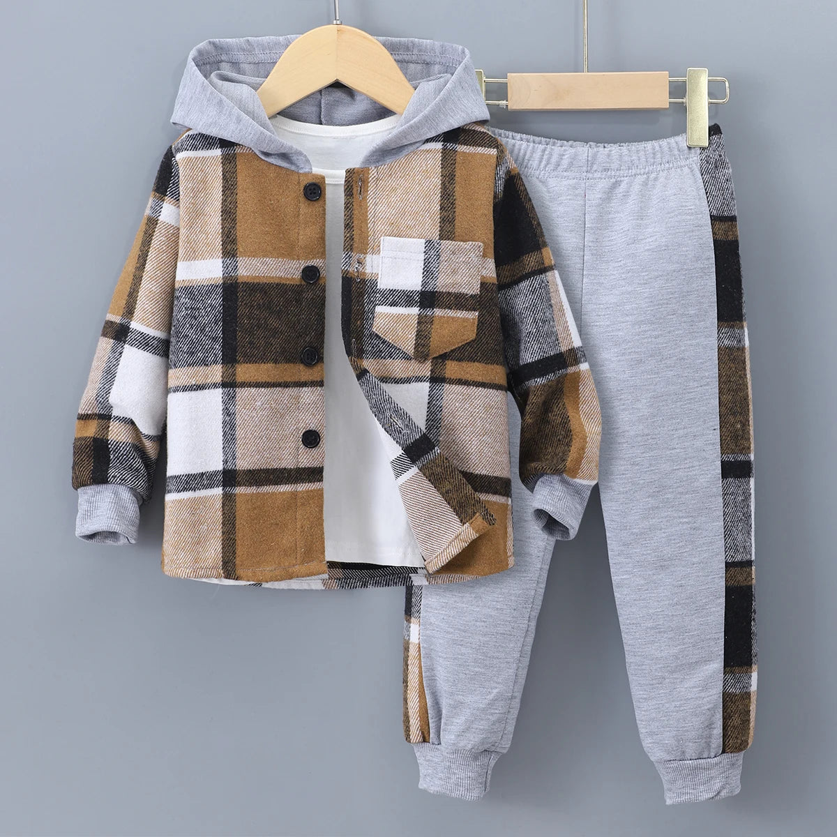 Men's and children's long sleeved checkered hooded suit