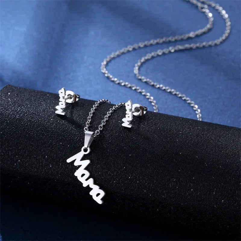 "JEWELRY" "Mom" pendant necklace for Mother's Day, with a name pendant. Mother's Day Mama Letter Pendant Necklace For Women Mom Nameplate Clavicle Chain Choker Stainless Steel Jewelry Minimal Gift