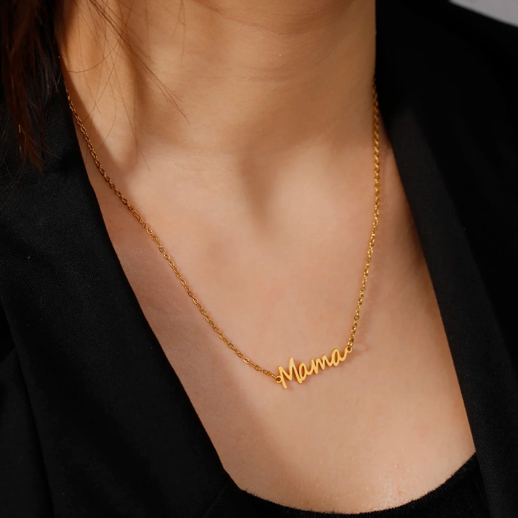 "BIJOUX" Collier pendentif Skyrim « Mama » pour femme, en acier inoxydable, ras de cou tendance