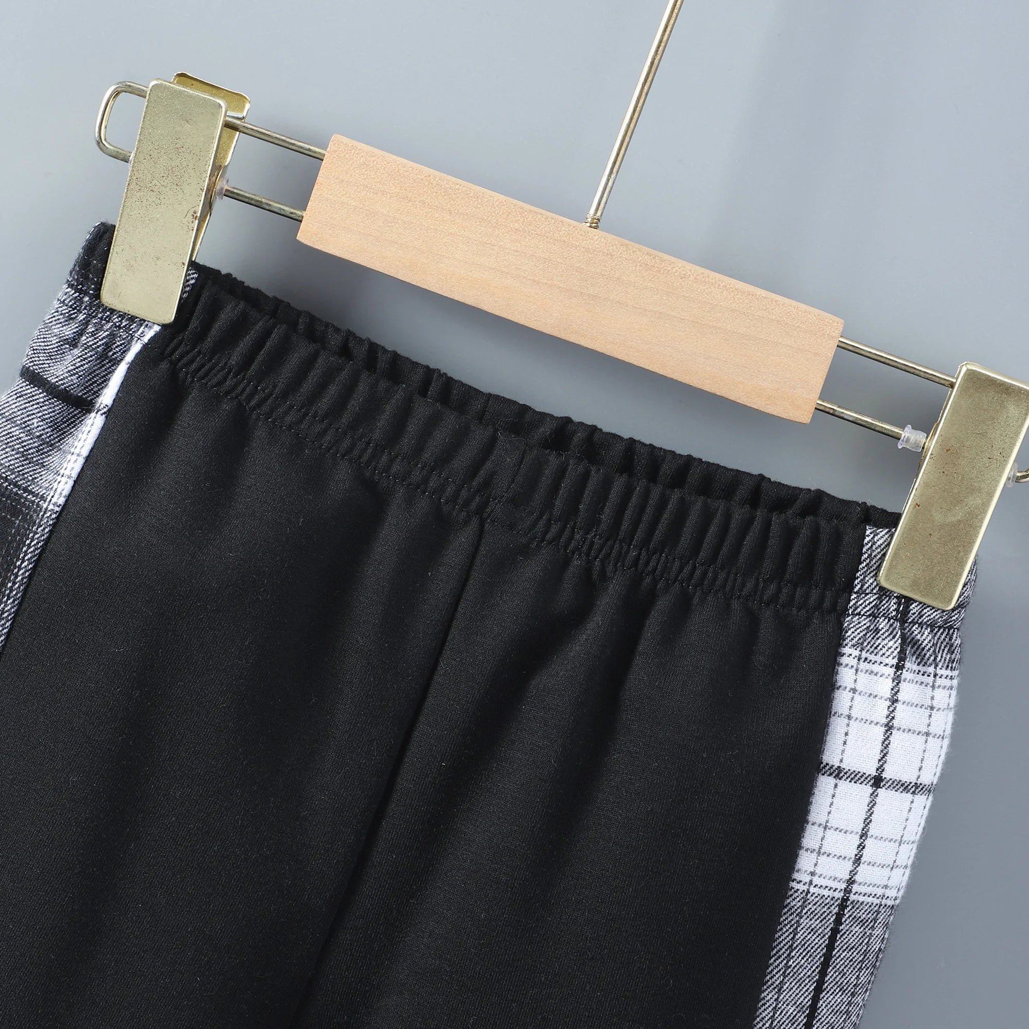 Men's and children's long sleeved checkered hooded suit