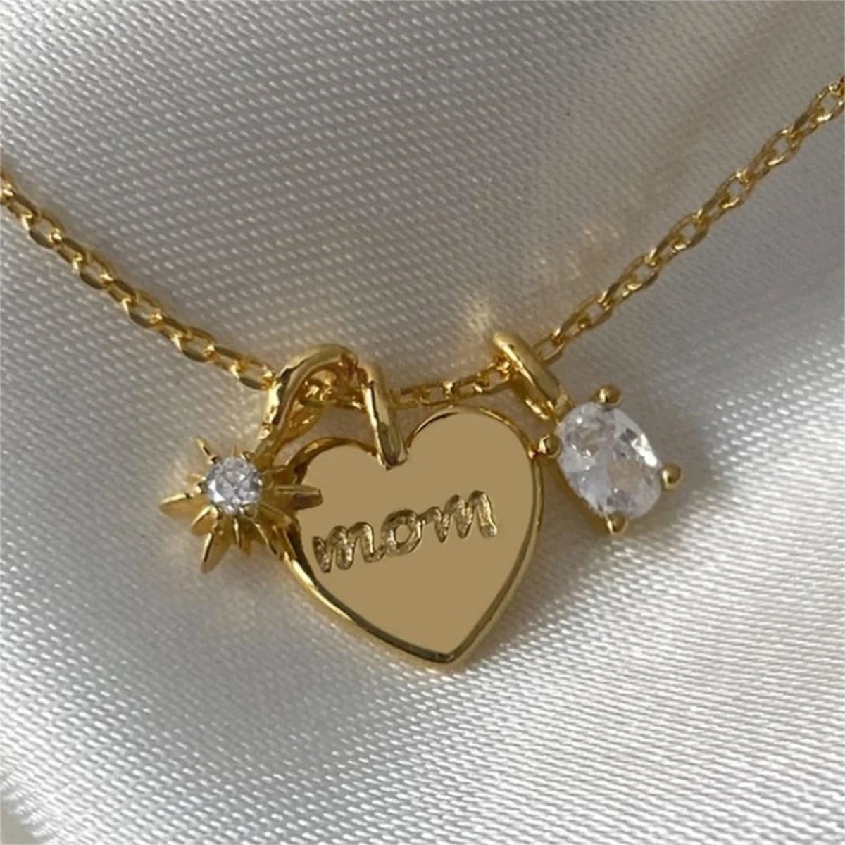 "JEWELRY" Necklace - Letter Mom - Zircon - Love Pendant - Choker Chain - Mother's Day Necklace Ins Wind Letter Mom Zircon Mama Necklace Love Pendant 18K Gold Plated Necklace Chain