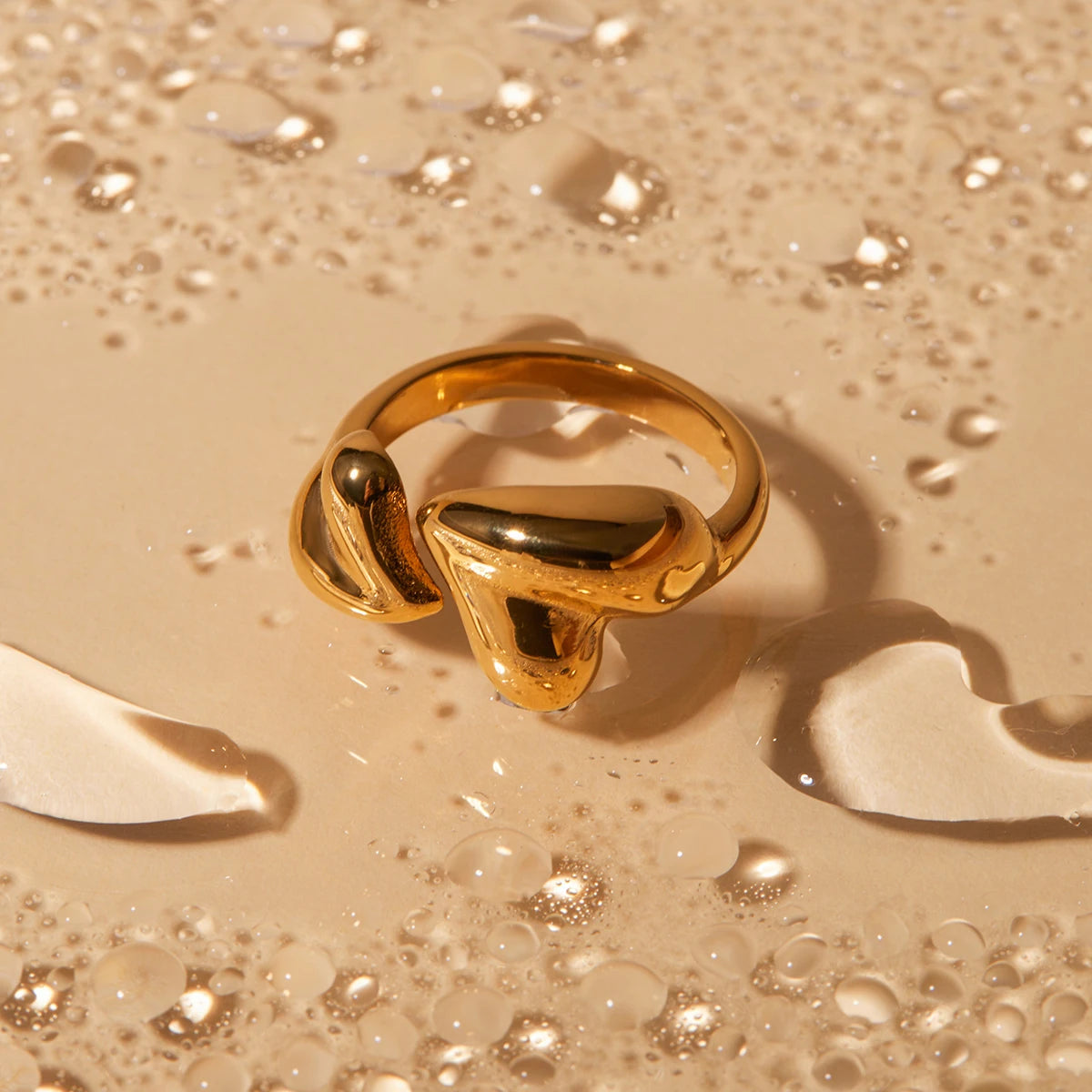 "JEWELRY" Asymmetrical Heart-shaped Open Ring in Gold-Plated Stainless Steel; Uworld 18K Gold Plated Stainless Steel Asymmetrical Heart-shaped Open Ring Party Statement Jewelry Valentine's Day Gift