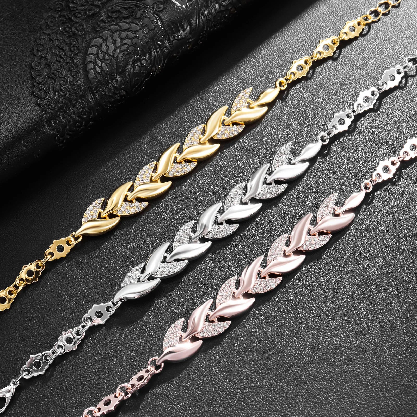 "JEWELRY" Luxury braided leaf-shaped bracelet adorned with crystals, ideal for Valentine's Day. Luxury Love Braided Leaf Bracelet Charm Crystal Wedding Bracelets For Women Valentines Day Gifts Aesthetic Jewelry