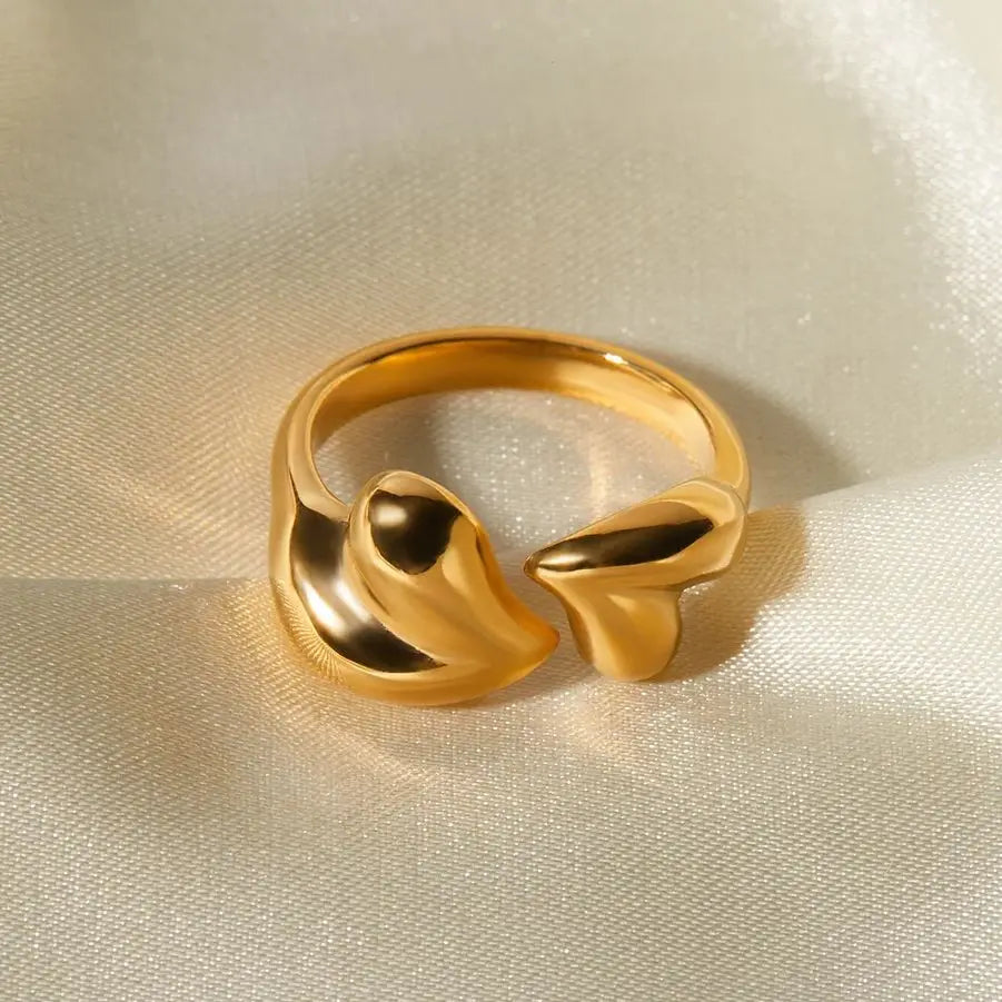 "JEWELRY" Asymmetrical Heart-shaped Open Ring in Gold-Plated Stainless Steel; Uworld 18K Gold Plated Stainless Steel Asymmetrical Heart-shaped Open Ring Party Statement Jewelry Valentine's Day Gift