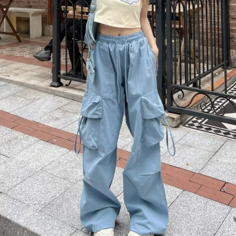 "VETEMENTS" Pantalon fille style cargo, coupe ample, jambes larges, style streetwear décontracté.