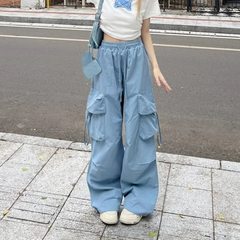 "VETEMENTS" Pantalon fille style cargo, coupe ample, jambes larges, style streetwear décontracté.